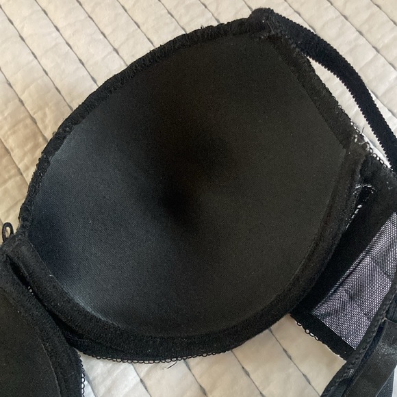 TAHARI 38C black wired padded cup bra in great barely worn preowned condition - Picture 16 of 16